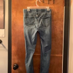 Jeans with a stretch at the top of the jeans